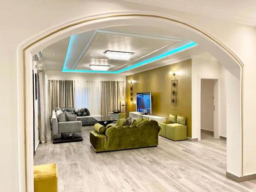 2 Bed Apartment Sleeps 4 - Jacuzzi Parking Wifi