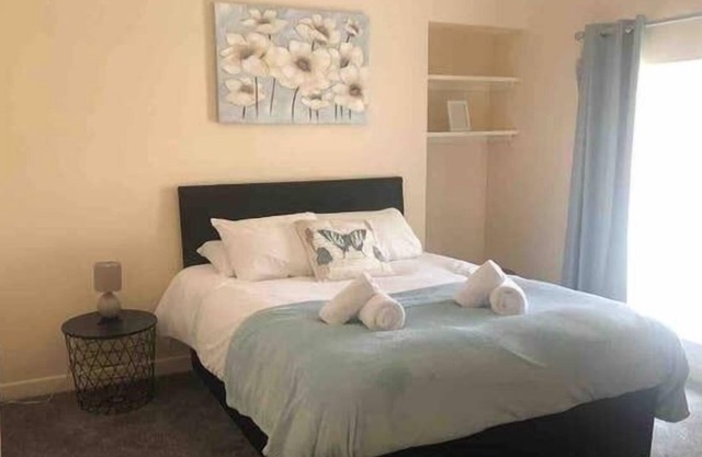 2 Bed apartment with a Sea View.