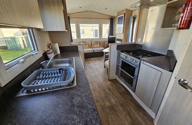 2 Bed Caravan Leanne Centeal Heated