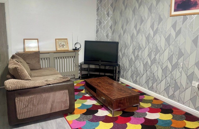 2 Bed House-Sleeps 4-Free Parking