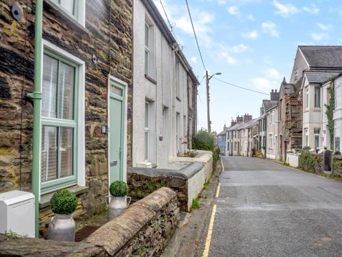 2 Bed in Porthmadog 93835