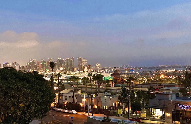 2 bed, Just a few Minutes to Airport & Old Town, Great City Skyline Views