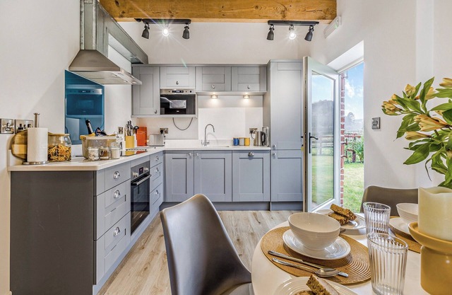 2 bedroom accommodation in Llanymynech