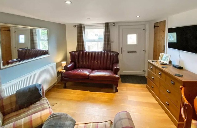 2 bedroom accommodation in Heybridge Basin, near Maldon