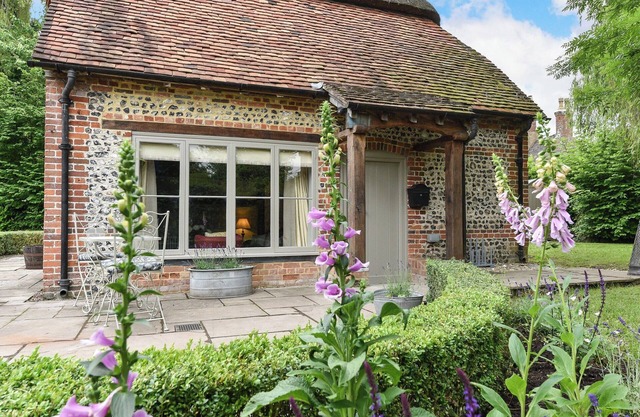 2 bedroom accommodation in Cheriton