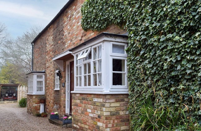 2 bedroom accommodation in Kimbolton, near Cambridge