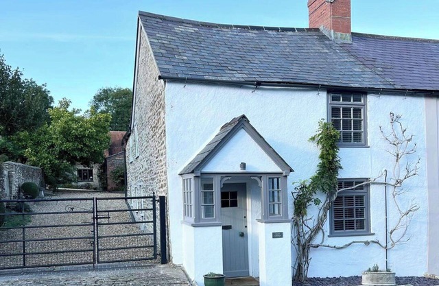 2 Bedroom Cottage - Sleeps 4 - Wifi, Fireplace