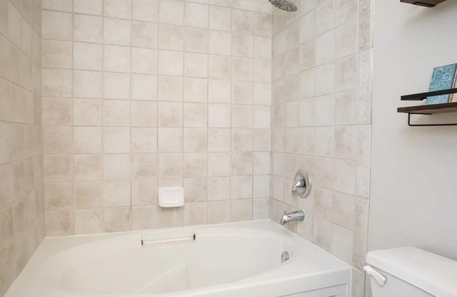 2-bedroom condo in perfect Chicago with WiFi, AC. Start your getaway