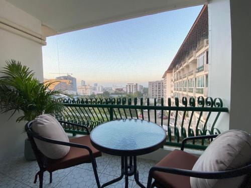 2 Bedroom Condo With Kitchen Near Central Festival