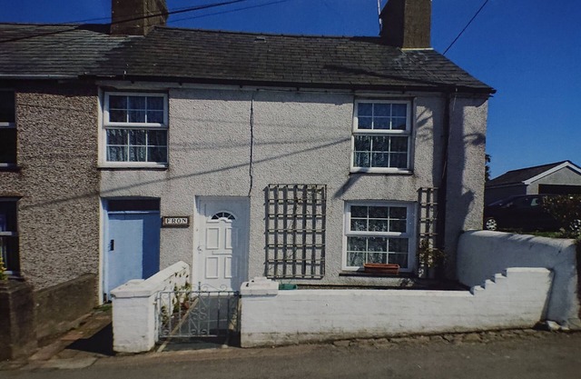 2 Bedroom Cottage, Large Private Garden, Dog/Child Friendly, 15min walk to beach