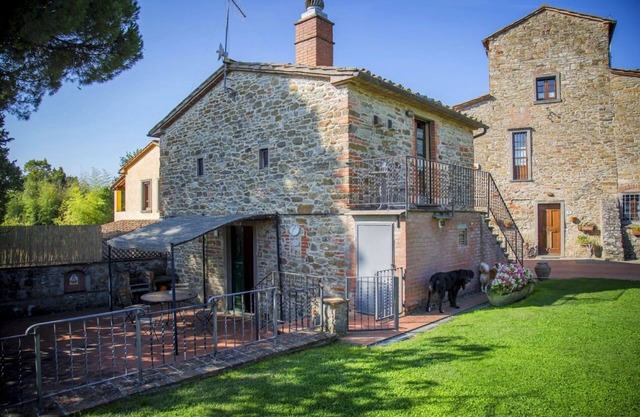 2-bedroom house immersed in the Tuscan countryside, less than 2 km from the village of Castelluccio