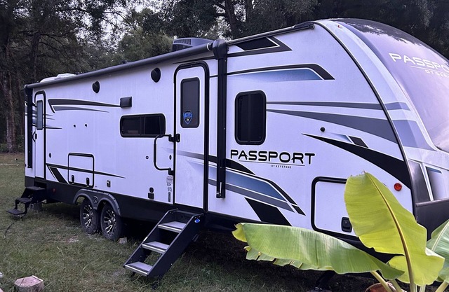 2-bedroom RV in perfect Summerfield with AC close to the water springs in Ocala