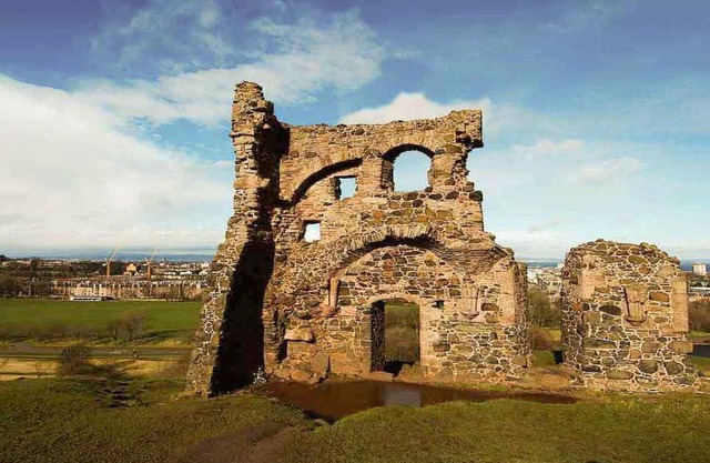 2 Bedrooms Flat Central Edinburgh, Sleeps 6, in the shadow of Holyrood Park and Arthur's Seat with free parking, two bed rooms
