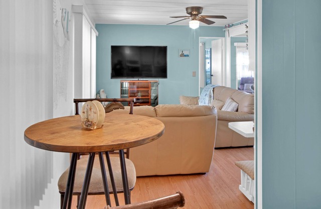 2 BR, 2 B Home.w/Golf Cart Located in The Villages.1 Mile from Spanish Springs