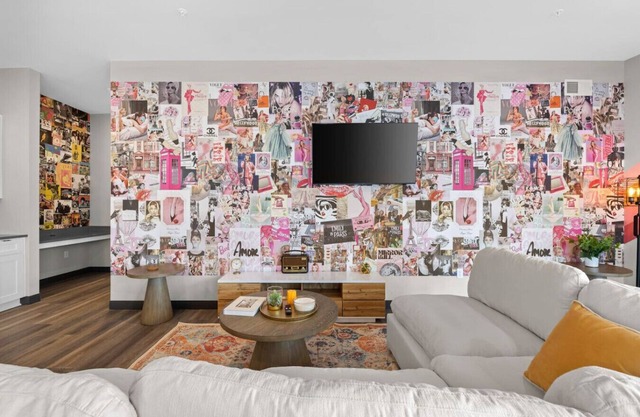 2 BR, Sleeps 6, Free Wifi, 8 Min to Downtown!