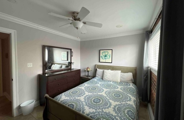 2 br Steps from Tiger Stadium