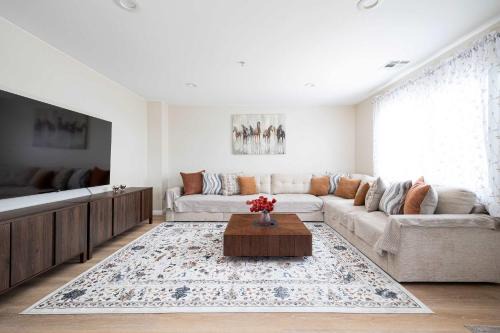 2 homes Central Villa