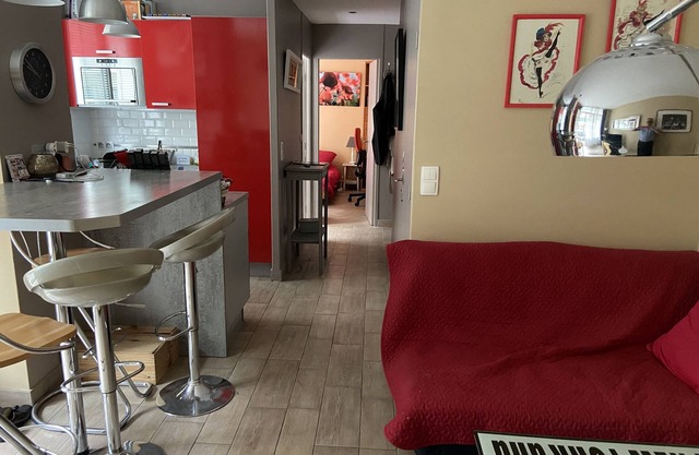 2 pièces entre Montmartre et Batignolles . Wifi. Parking en option
