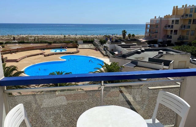 2-room apt + cabin with pool and parking, sleeps 6, near beach - Le Barcarès