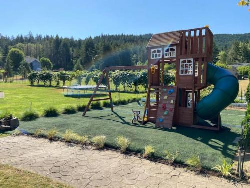2 spaces More Space with 2 units at same location PNW Retreat