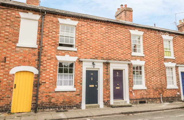 24 COLLEGE LANE, family friendly in Stratford-Upon-Avon