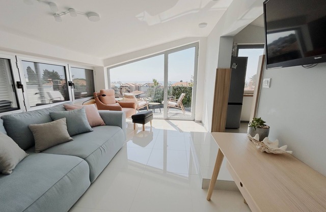 !25% OFF in October!/Luxury apartment near the sandy beach