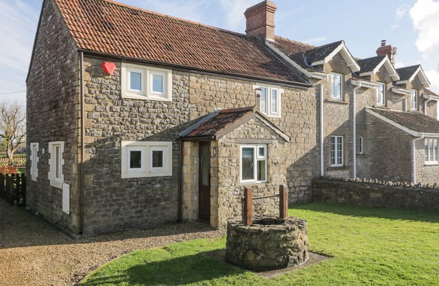 26 TANSEY, pet friendly, character holiday cottage in Shepton Mallet