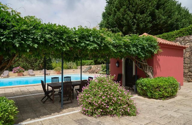 2BR Farmhouse with Swimming Pool, By TimeCooler