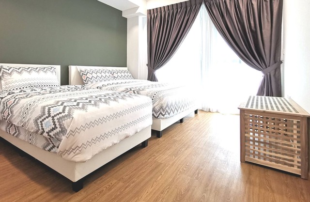 2BR Large Bedrooms Apartment Kallang Central City