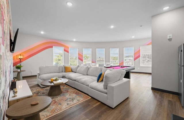 2BR Penthouse in Nashville`s Heart - Free Wifi