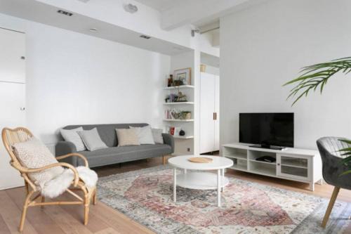 2ndhomes Loft Apartment with Spa & Balcony by the White Church