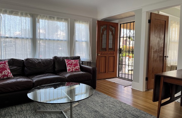 3 BD CANYON COTTAGE, KEY LOCATION, BLOCKS FROM PRIDE PARADEn