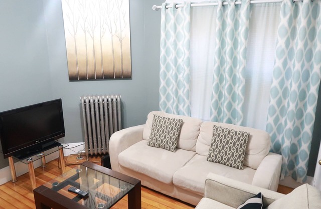 3 bdrm apt near Airport&Downtown