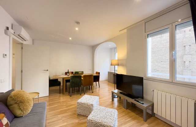 3-bedroom apartment near Sants train station
