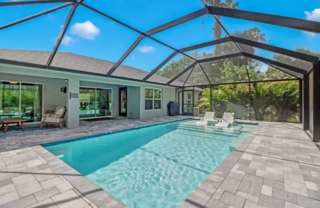 3 bed home w/beautiful pool in tropical paradise