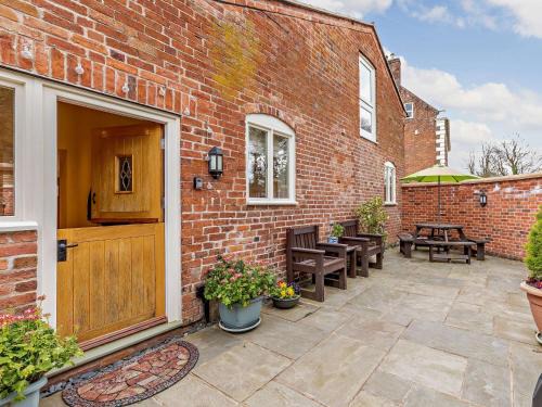 3 Bed in Whitchurch 73192