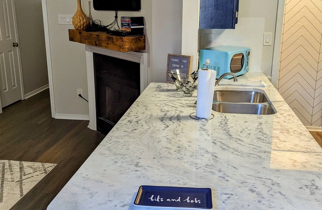 3 Bed Townhouse with King Bed Mins from Downtown