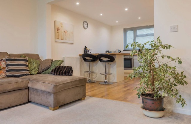 3-bedroom apartment, views of castle & river, central Kendal with parking & wifi