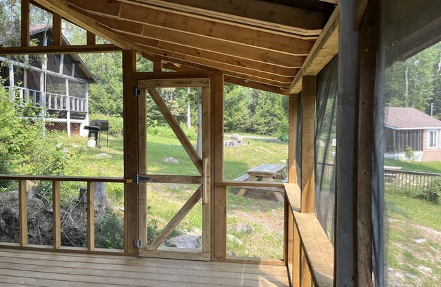 3 Bedroom Cottage - Vaulted Ceilings and 1 bathroom - Olive the Lake Cottage #3