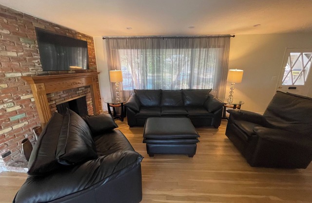 3-bedroom house in lovely Los Angeles with AC