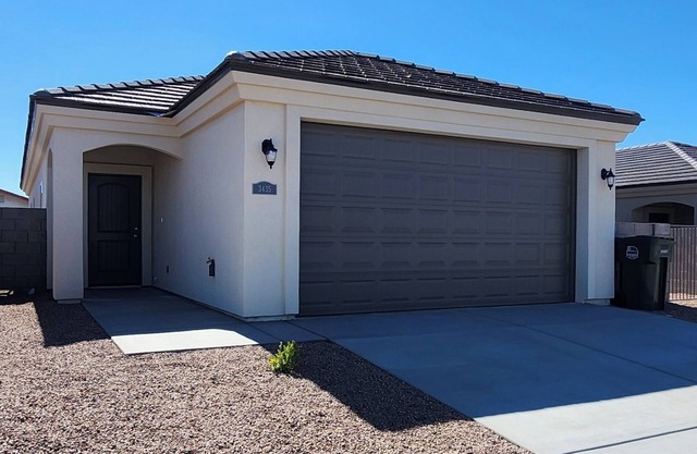 3-bedroom house in welcoming Kingman with AC