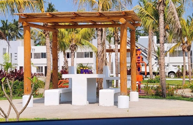 3 bedroom house with pool