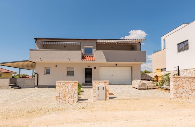 3 bedroom lovely apartment in Mandre