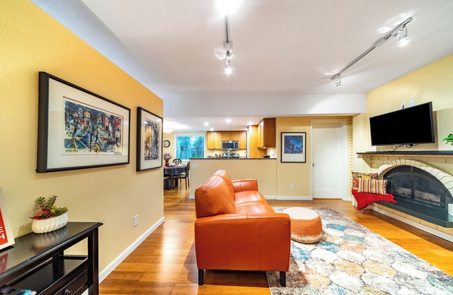 3 blocks to beach - Creekside Oasis by the Beach