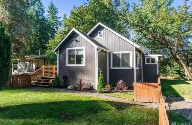 3-BR PNW retreat where nature and outdoors meet rural and urban convenience!