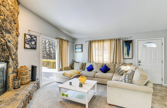 3 Mi to Dtwn: Apt w/Shared Sauna in Anchorage