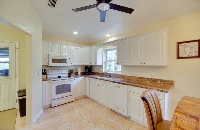 3 Mi to Lake: Peaceful Home w/Grill in Sebring