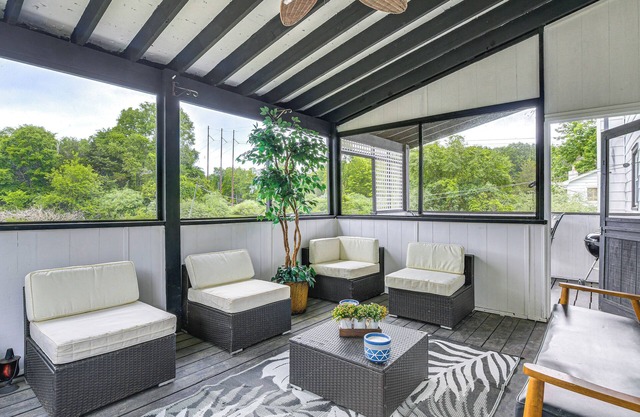 3 Mi to Main St: Modern New Paltz Home