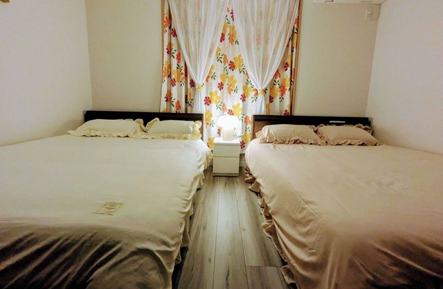 3 minutes walk from Kita-Akabane Station, 10 minutes to Ikebukuro and 12 minutes to Shinjuku by train.