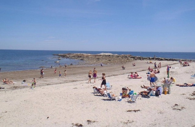 30 STEPS TO SANDY BEACH W/PRIVATE DECK & STAIRS ON SEAWALL